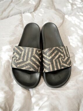 GUCCI GG Supreme Caleido Slides Sandals